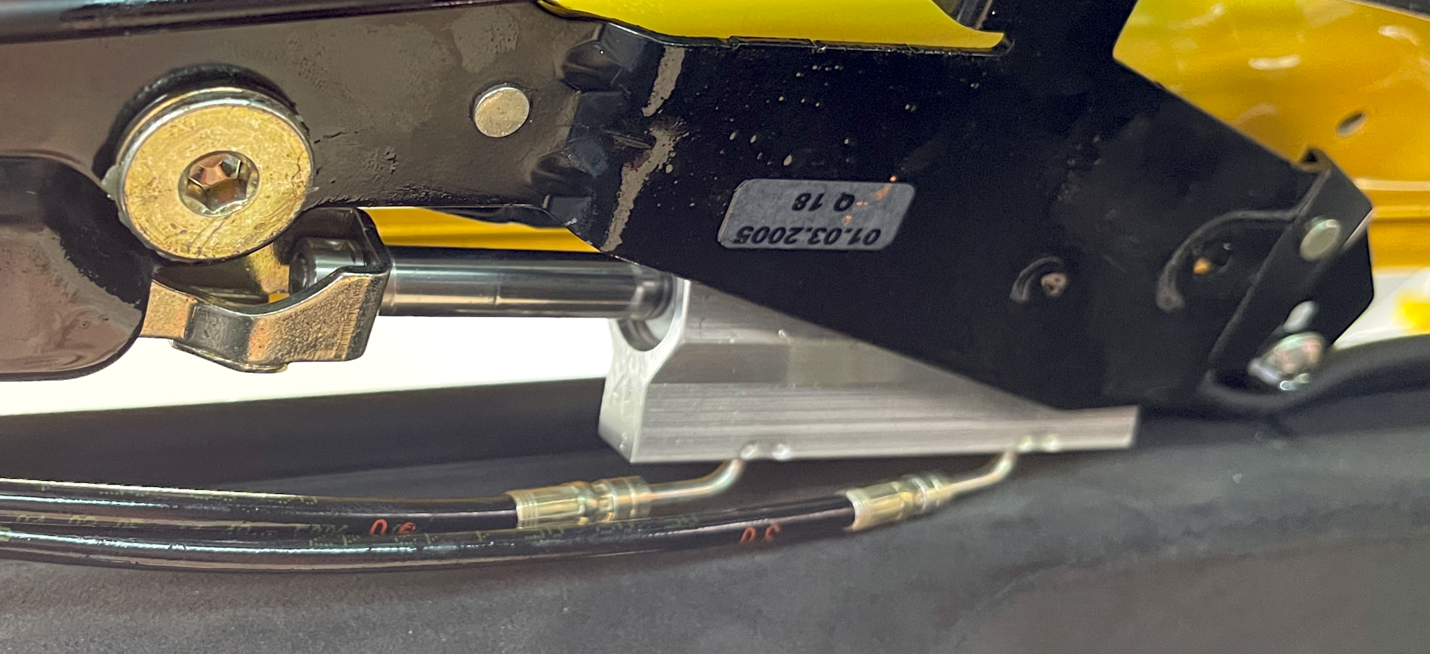 A picture of the front top lock cylinder on a Mercedes SL55