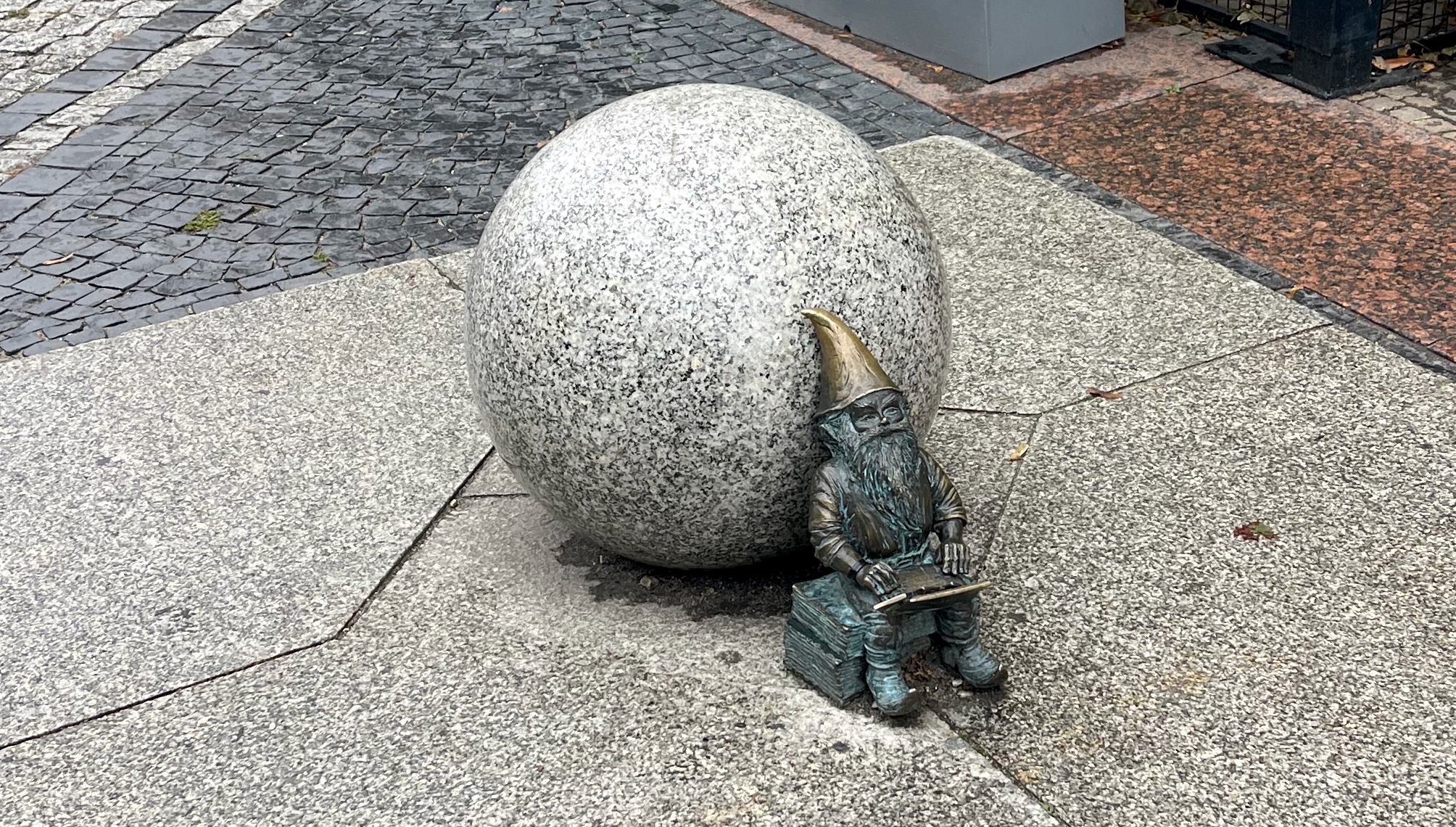 Wrocław Dwarf with Laptop