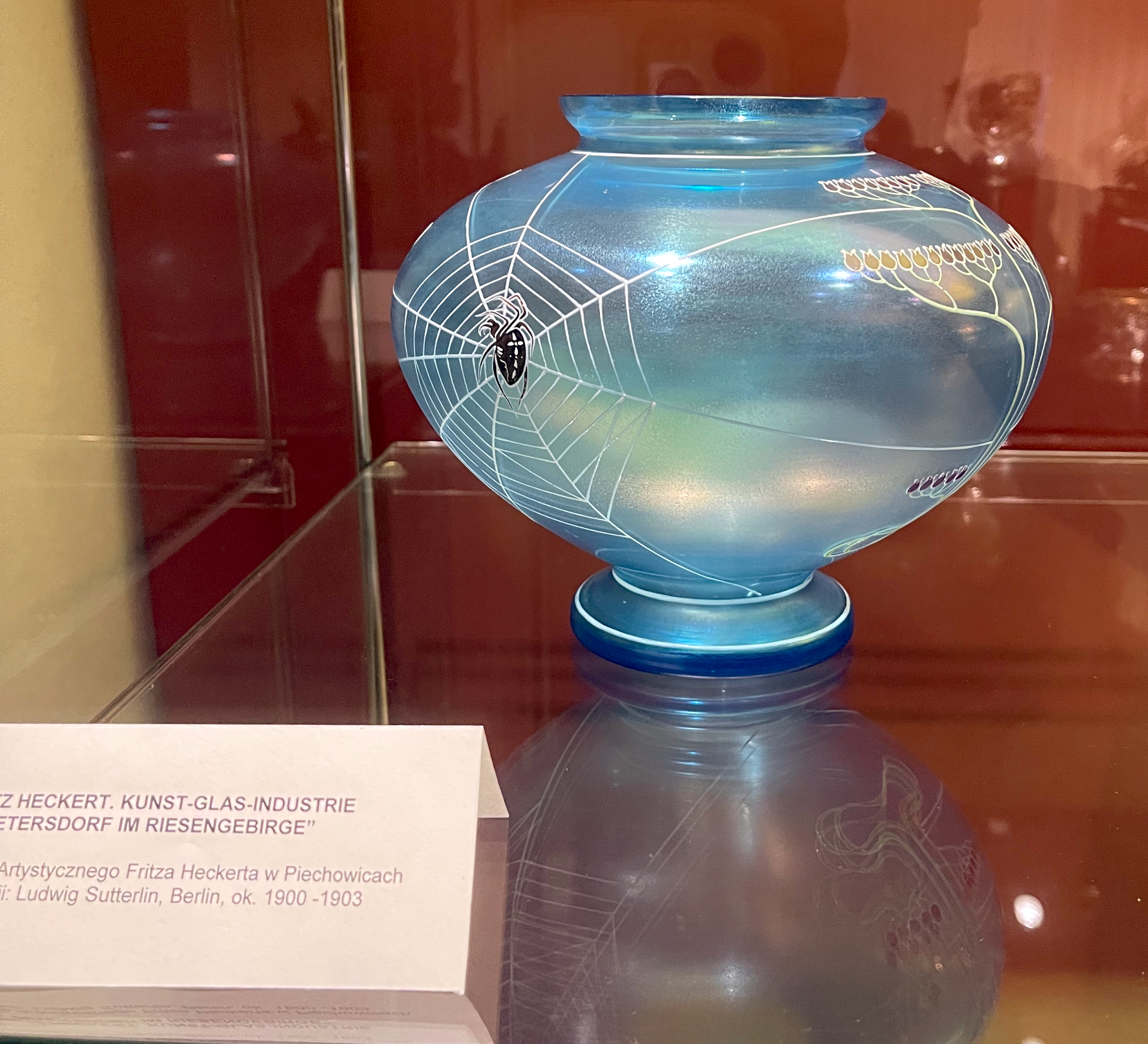 Glass bowl with a spider motif at the National Museum