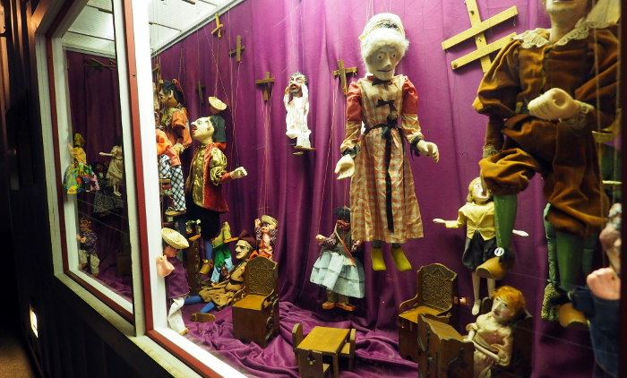 Marionettes